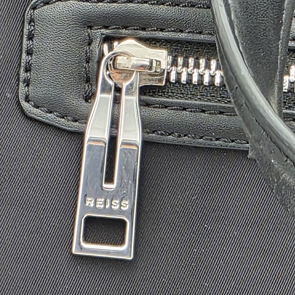 Reiss Carlton Nylon Black Messenger Bag - Picture 4 of 16